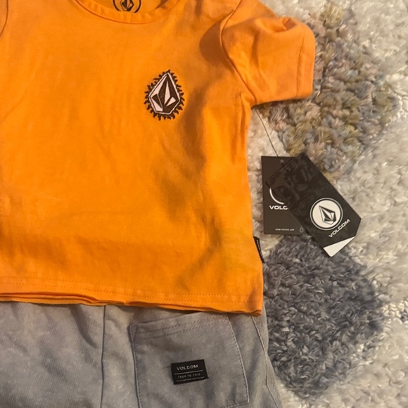 Volcom Short Set - Picture 2 of 6